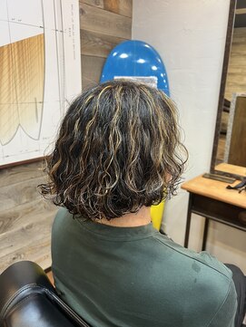 ツイン メンズロングハイライト波巻きパーマ