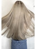 肌馴染みも◎お肌がくすまず、顔色が明るく見えるベージュカラー