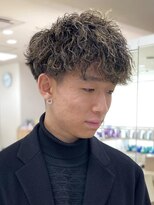 シャルムバイケンジ(Charm.by KENJE)&nbsp;メンズパーマ波巻きツイストスパイラル刈り上げセンターパート