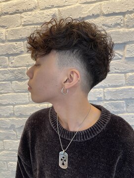 ブルー(BLUE) スペインカール+フェードカット