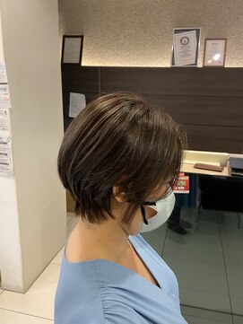 クレア 座間(CREA ZAMA) 白髪ぼかしハイライト