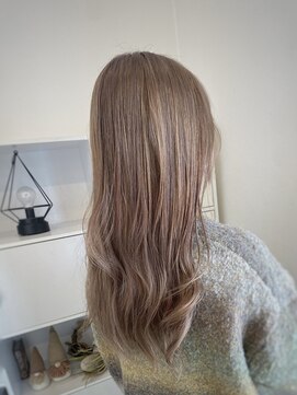 ヘアメイク コモレビ(hairmake komorebi) 【山本智文】ペールミルクティーベージュ