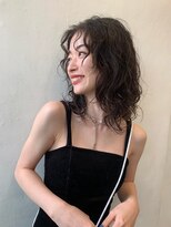シーカ ニカイ(siika NIKAI) 女性らしいウルフパーマ