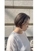 グレージュカラーのショートボブ