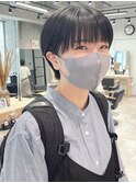 コンパクトにまとまるショートヘア