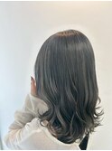艶グレーカラー/毛先パーマ/ミディアム