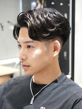 メッツ 原宿(METS) MEN'S/毛流れサイドパート×テーパーフェード/毛流れパーマ