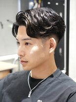 メッツ 原宿(METS) MEN'S/毛流れサイドパート×テーパーフェード/毛流れパーマ
