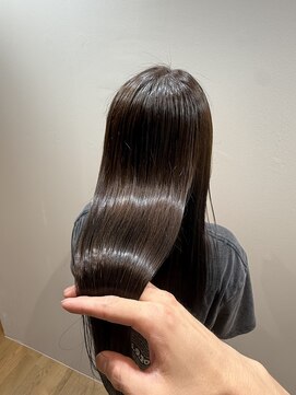 ロッカ(ROCCA) 思わず触れたくなる艶ストレート