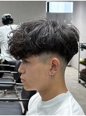 黒髪刈り上げフェードスペインカールバロックパーマ