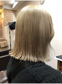 切りっぱなし外はね×ブロンド【ミディアムボブ/切りっぱなし】