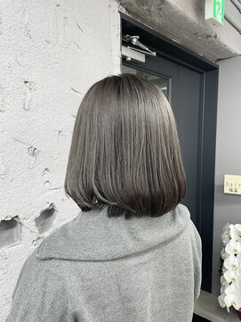 エン(en) シルバーアッシュグレージュボブダークグレー