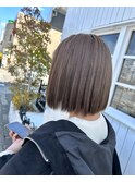 切りっぱなしボブ×オリーブグレージュ