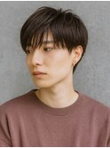 ナチュラル黒髪ショートビジネススーツマッシュフェードスタイル