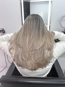 エゴ 池袋(EGO) 10代20代30代外国人風バレイヤージュ　レイヤーカット