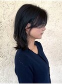 ミディアムレイヤー 顔周りカット 前髪なし センターパート 30代