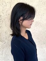 プリモ ココ 鍋島店(Primo coco.)&nbsp;ミディアムレイヤー 顔周りカット 前髪なし センターパート 30代