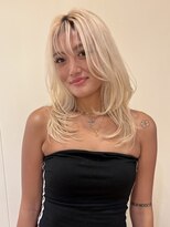 ビュートリアム265(BEAUTRIUM 265) 海外風バタフライカット/ハイレイヤー/全頭ブリーチくびれバング