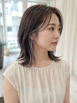 ビープラス(B+)&nbsp;白髪ぼかしハイライト×外ハネミディ