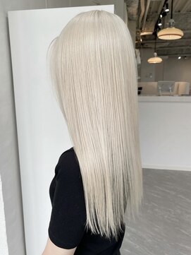 エンベール(EN VEIL) ホワイトブロンド×艶髪ストレートロング