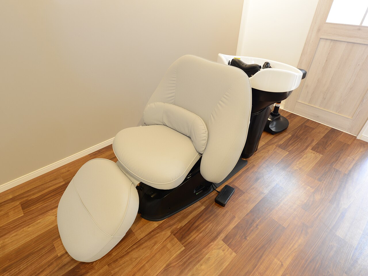 サロン　美容室　椅子　6脚　引き取りのみ　群馬県 群馬県の理美容器具（美容室・理容店用品）の高価買取・引取