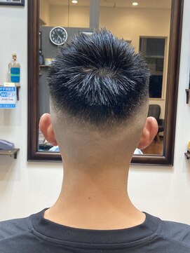 バーバーアンドスパ セブン(SEVEN) ハイフェード