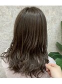 オリーブグレージュ
