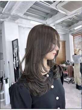 アット(at...) レイヤーカット.ロング.ミディアム.20代.30代.40代.50代