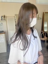 レポ(LEPO) ベージュと柔らかいレイヤースタイル