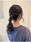 シンプルローポニーテール