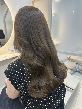 シダ(sida SAIIN) 20代30代ロングゆる巻き