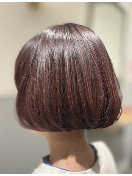 アンジー(Angee) ヴァイオレット×ピンクのカラーと、丸みボブでやさしい印象に