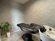 チル(chill)の雰囲気（個室空間のシャンプーブースで癒しの空間を。）