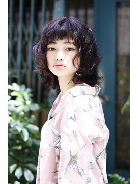 スタジオ 渋谷 原宿(Stujio) ゆるクシャウェーブのミディアムスタイル