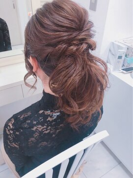 リサ 恵比寿(risa.) 華やかルーズポニーテール