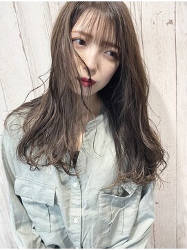 シュクルヘアー(Sucre Hair) くすみグレージュ＊段の少ないエアリースタイル