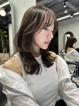 シティ(CITY) 韓国ヘア レイヤーカット 透明感 グレージュ 井坂