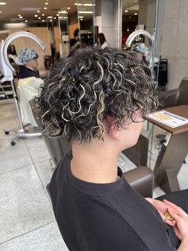 ヘアールーム プリズム(Hair room Prism) ハイライトツイストスパイラルパーマ