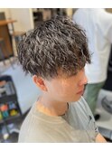 黒髪ツイストスパイラルパーマツーブロックモテマッシュ