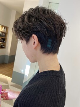 ローネス(LONESS) フェザーパーマ　マッシュ　刈り上げなし