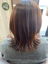 ビーチェ 小岩(Bice)&nbsp;動きのある外ハネスタイルで軽やかな印象　外ハネミディ