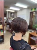 刈り上げ前下がりショート