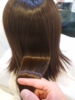 アストリア 栗生店(ASTRIA)の写真/白髪や髪のボリュームダウンなど、気になるダメージの原因となる要素を減少させる[抗酸化カラー]が◎