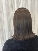 ぱつっと切りっぱなしボブグレージュ