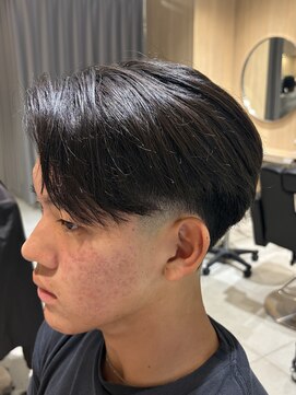 レボ 片町店(Revo) 海外風!テーパーフェード×毛流れスタイル!