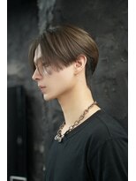 ケイ(K)&nbsp;前下がりセンターパート