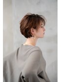 前髪あり大人かわいい小顔ショートボブ×オリーブカラー