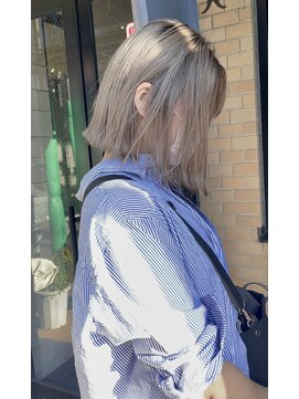 ハグ 横浜(HUG) shadow roots ホワイトベージュ