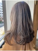 白髪ぼかしハイライトアッシュベージュ：柴崎 麻緒