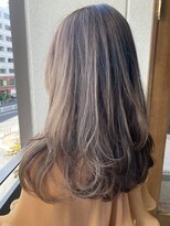 リバレッジ 広尾(Leverage)&nbsp;白髪ぼかしハイライトアッシュベージュ：柴崎 麻緒